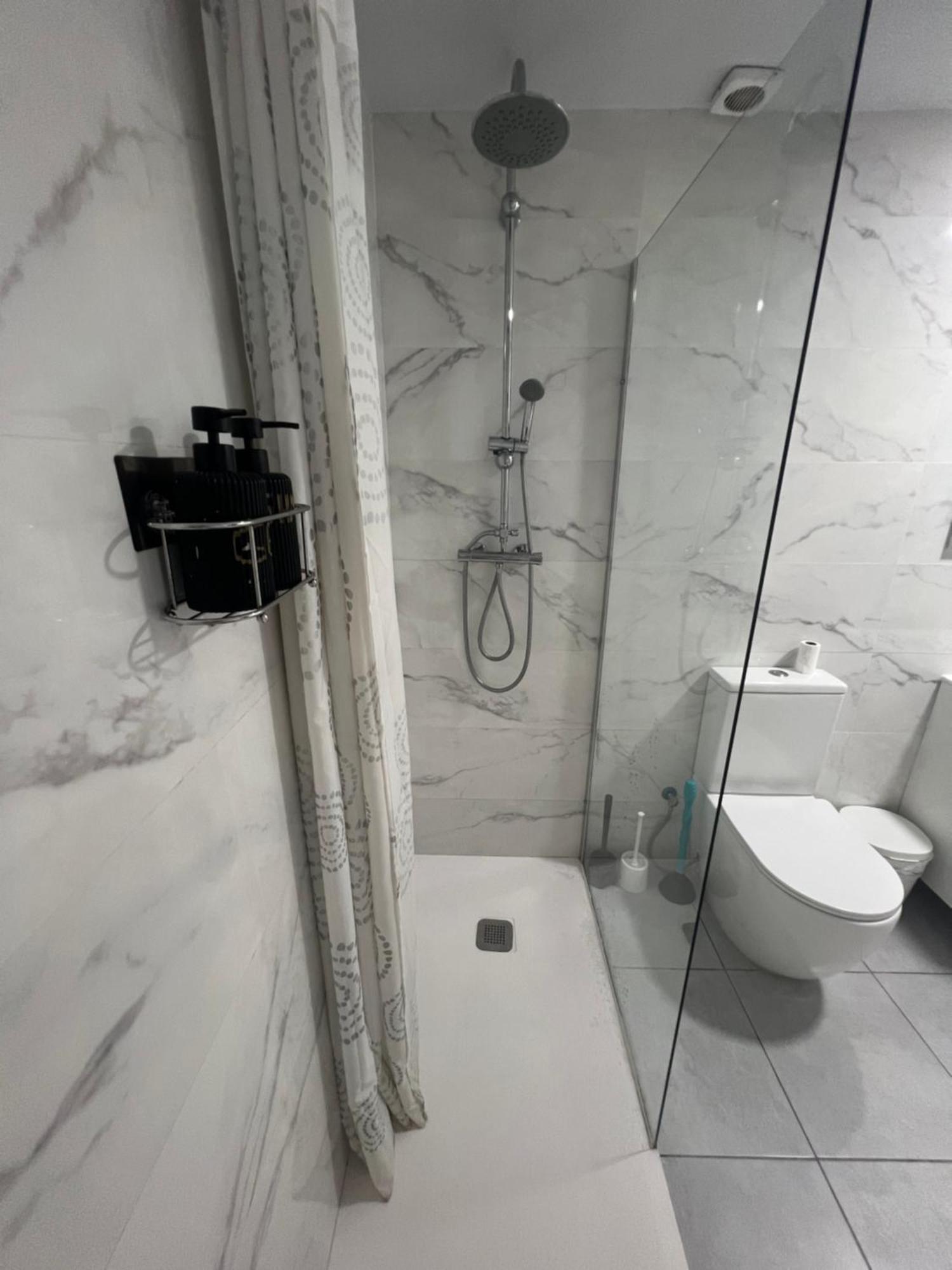 Rooms In Spacious Apartment In City Center Barcelona Kültér fotó