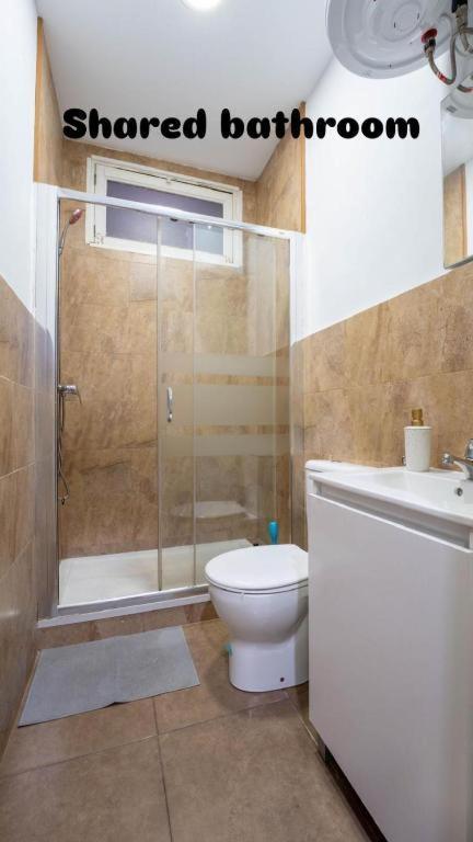Rooms In Spacious Apartment In City Center Barcelona Kültér fotó