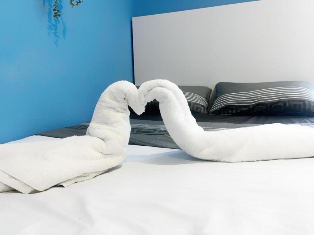 Rooms In Spacious Apartment In City Center Barcelona Kültér fotó